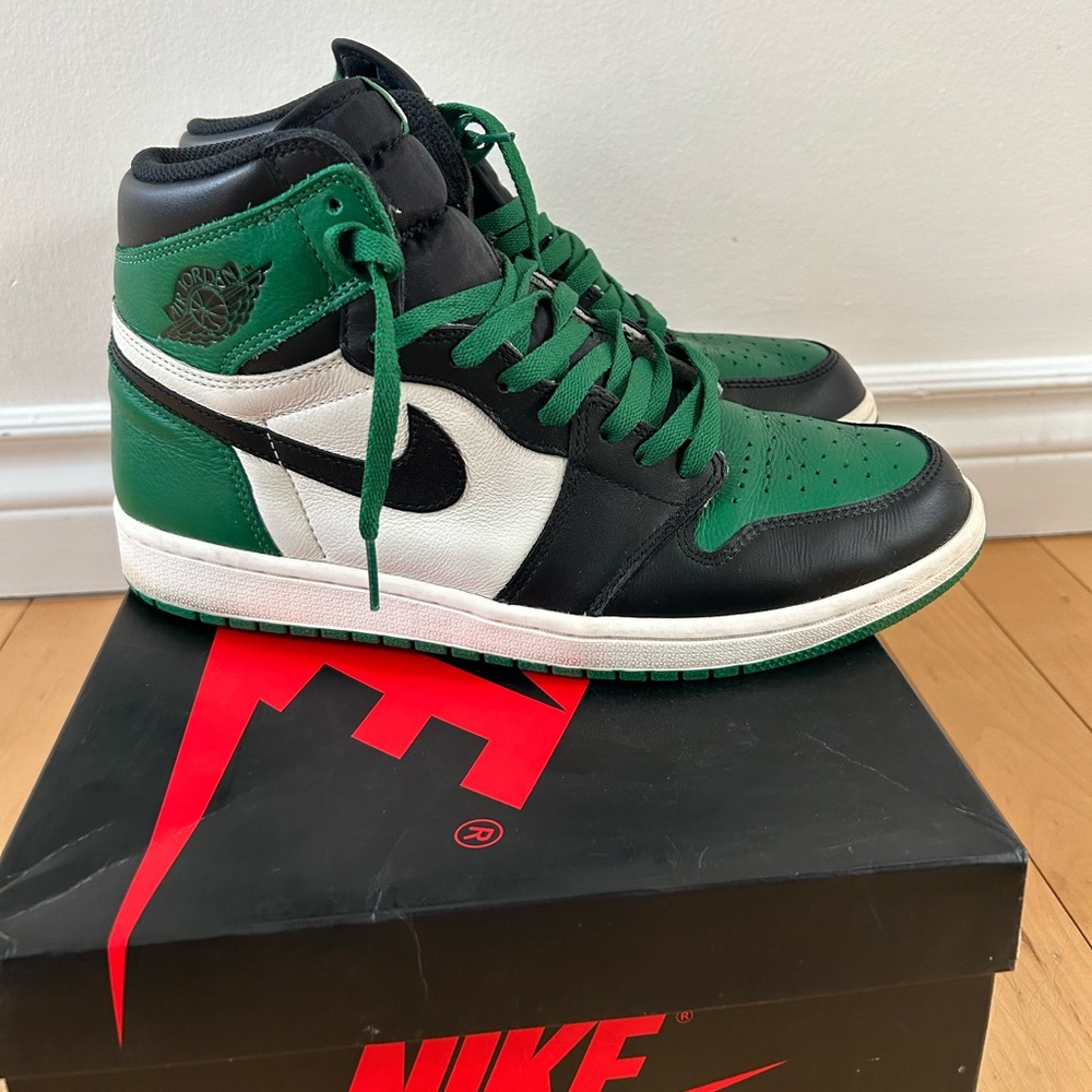 Men’s Air Jordan 1 Retro High OG size 10. Comes with original box. - Picture 1 of 6